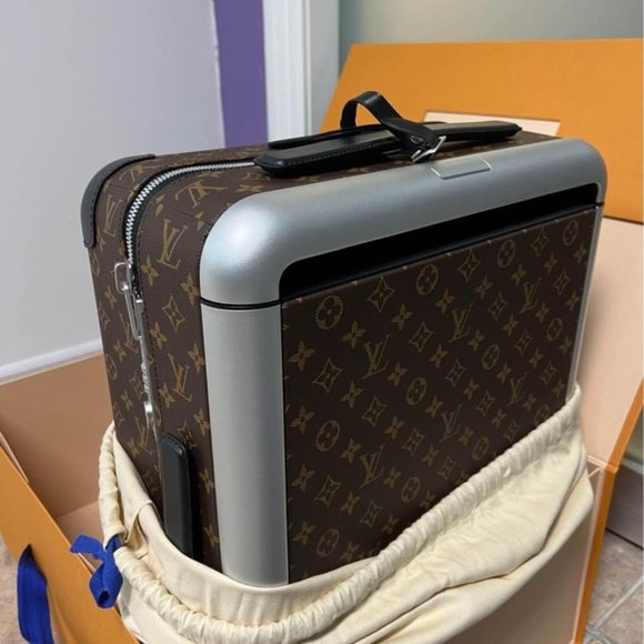 Louis Vuitton Horizon 55 Travel Bag - Picture 3 of 8